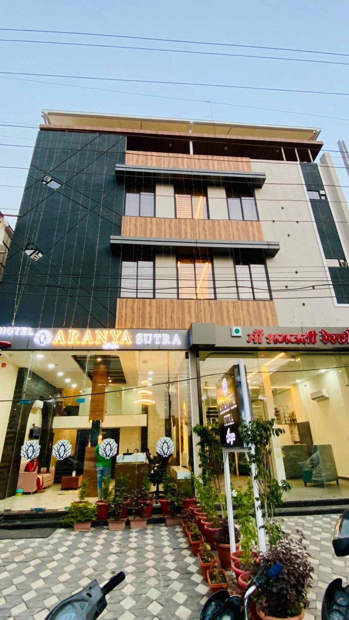Hotel Aranyasutra Inaya, Indore Zewnętrze zdjęcie