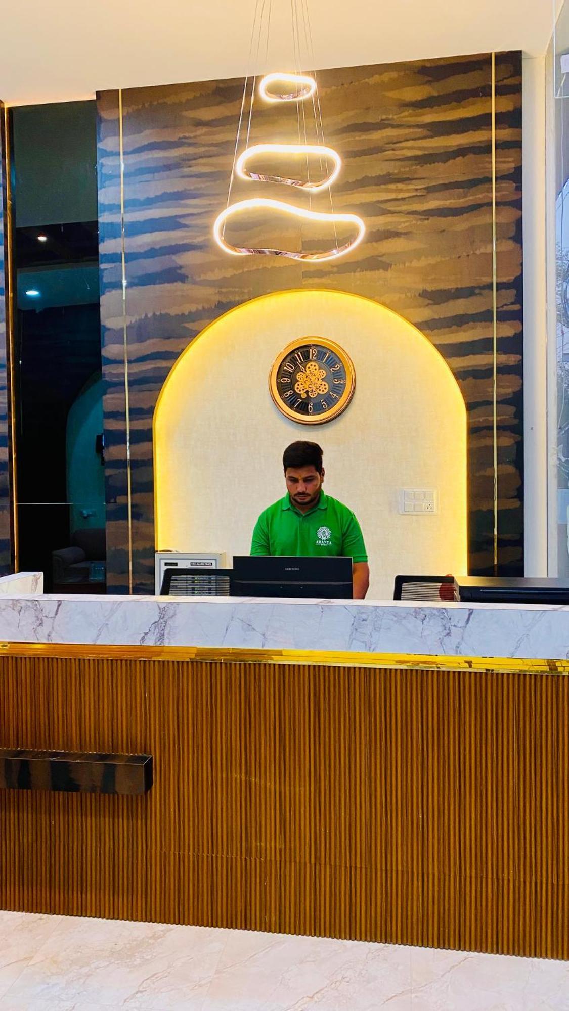 Hotel Aranyasutra Inaya, Indore Zewnętrze zdjęcie