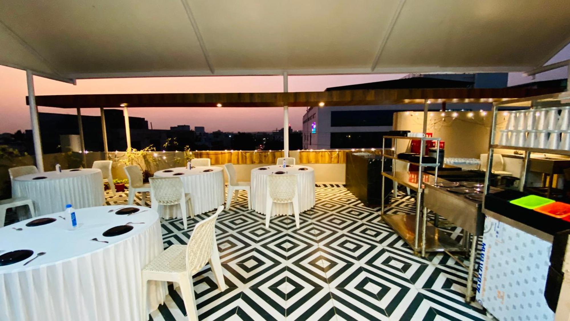 Hotel Aranyasutra Inaya, Indore Zewnętrze zdjęcie