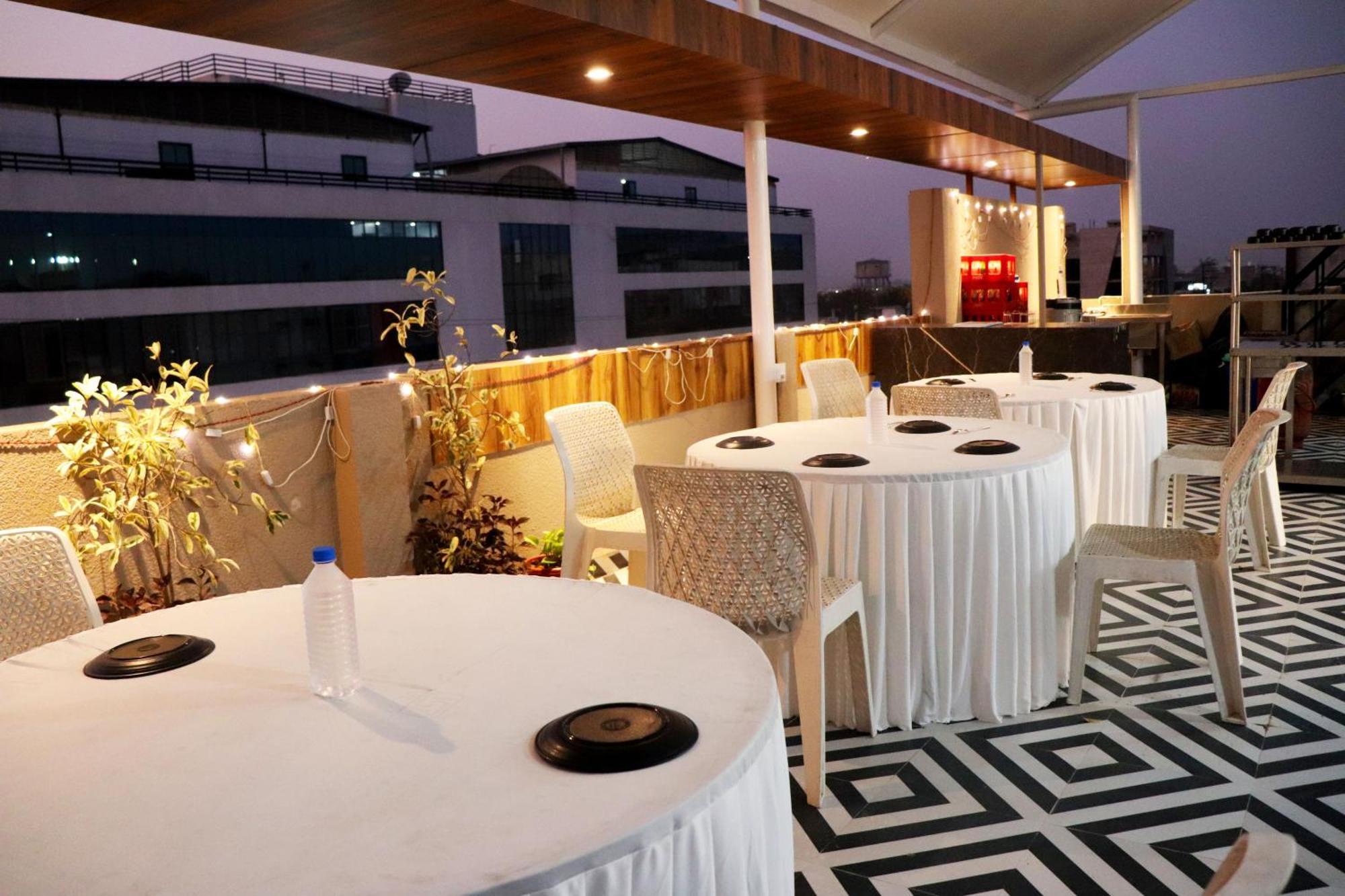 Hotel Aranyasutra Inaya, Indore Zewnętrze zdjęcie